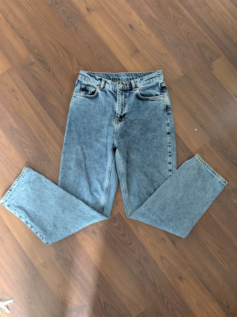 Classic High Waist Jeans in Light Blue Wash